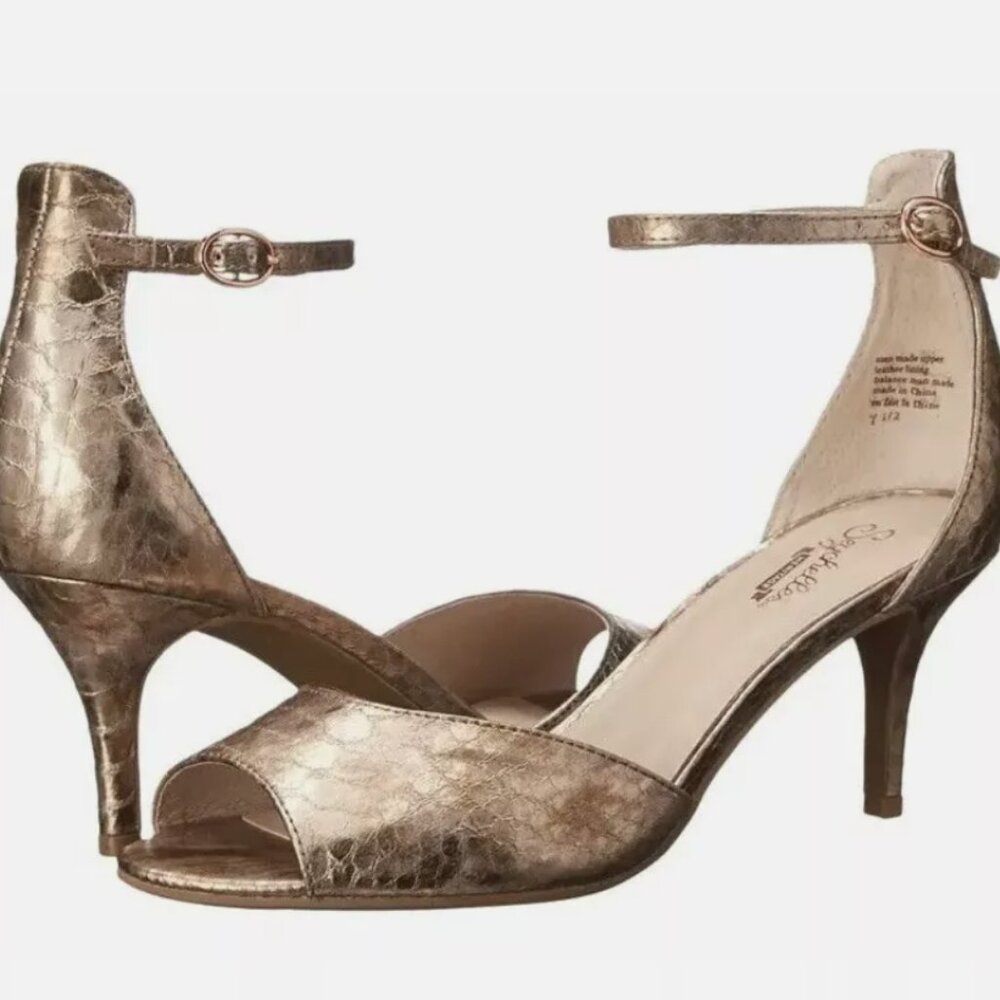 Seychelles Hazel Ankle Strap Sandals Shoes Gold Metallic US 7 New With Box